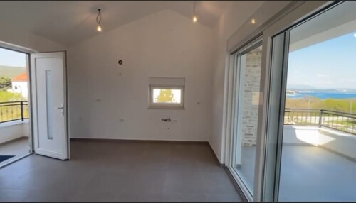 Thumbnail 6338084 - 4