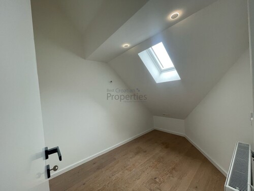 Thumbnail 6338136 - 12