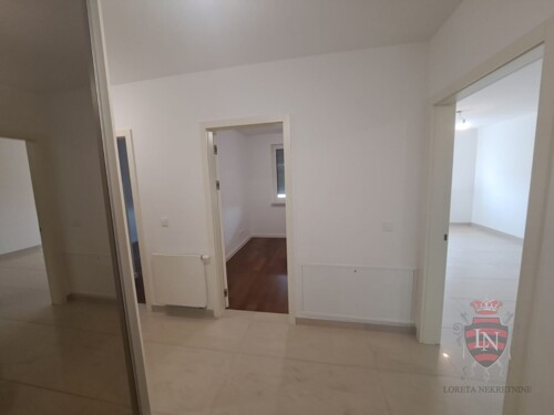 Poslovni prostor, uredski, Meandar Centar, Središće, 65 m2