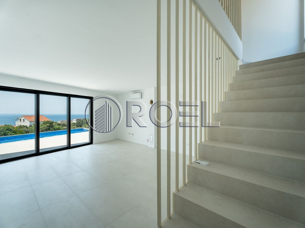 Image 6339359 - 7