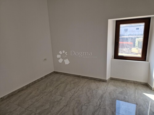 Thumbnail 6340741 - 5
