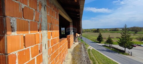 Thumbnail 6340859 - 4
