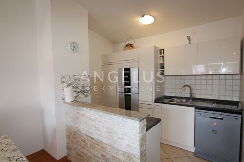 Thumbnail 6341048 - 9