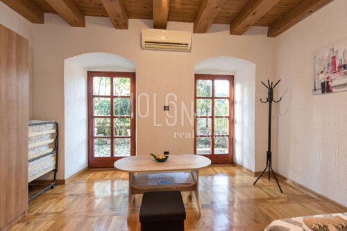 MLAKA, stan s okućnicom u blizini centra grada