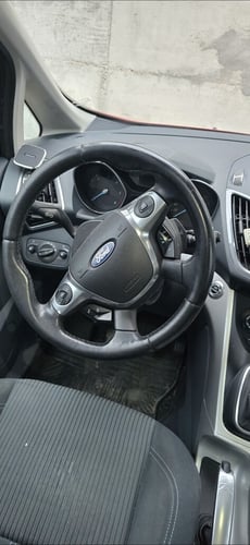 Odličan C max prvi vlasnik titanium oprema, registriran godinu dana 2 seta guma