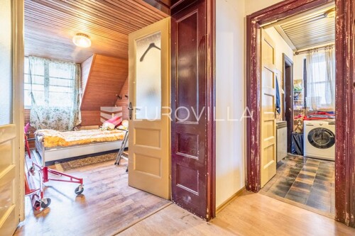 Zagreb, Britanski trg, dvoetažni stan za adaptaciju, 101 m2