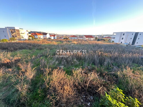 GRAĐEVINSKO ZEMLJIŠTE 4600 M2 U TROGIRU-PRODAJA