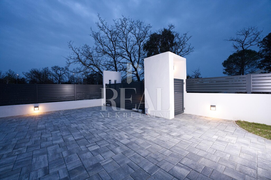 Image 6355073 - 7