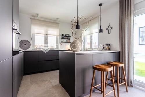 Podstrana, Strožanac, odličan trosoban stan ukupne neto površine 126 m2