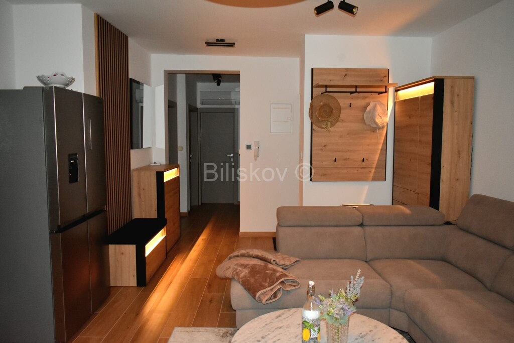 Image 6355186 - 7