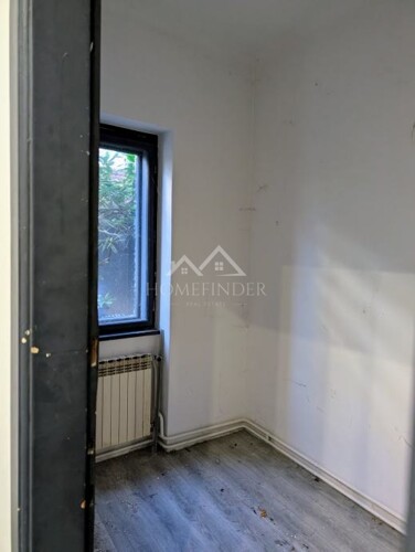 Prostran stan za adaptaciju, 64 m² + terasa 45 m²