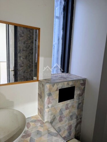 Prostran stan za adaptaciju, 64 m² + terasa 45 m²