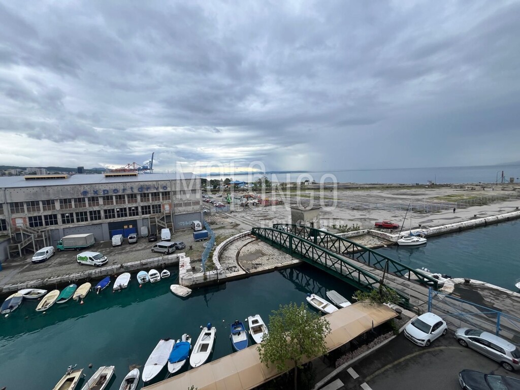 Image 6355866 - 1