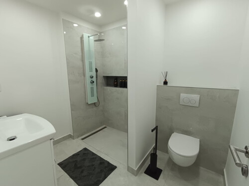 Thumbnail 6355930 - 4