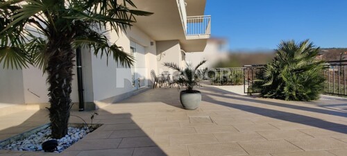 VIŠKOVO, SARŠONI - 2S+DB stan s okućnicom i bazenom, 83 m2