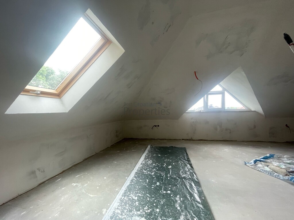 Image 6356327 - 12