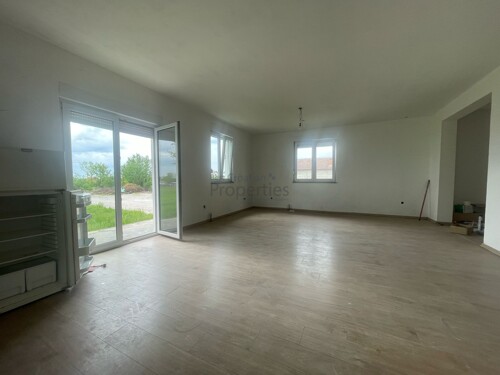 GORNJI DESINEC (CENTAR): ZANIMLJIVA KUĆA 400M2 + GARAŽA