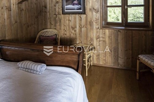 Thumbnail 6356899 - 6