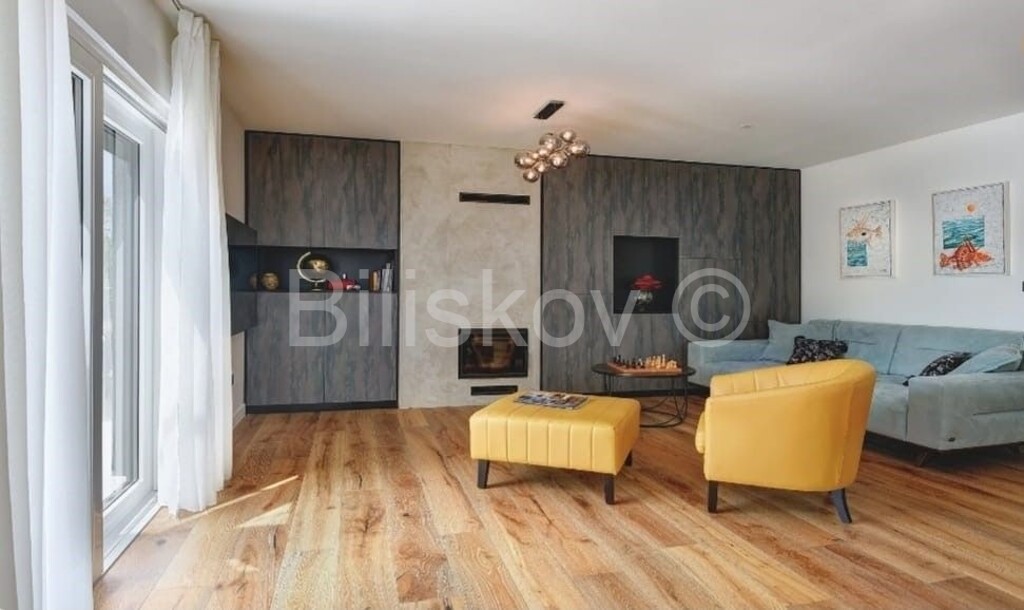 Image 6356984 - 7