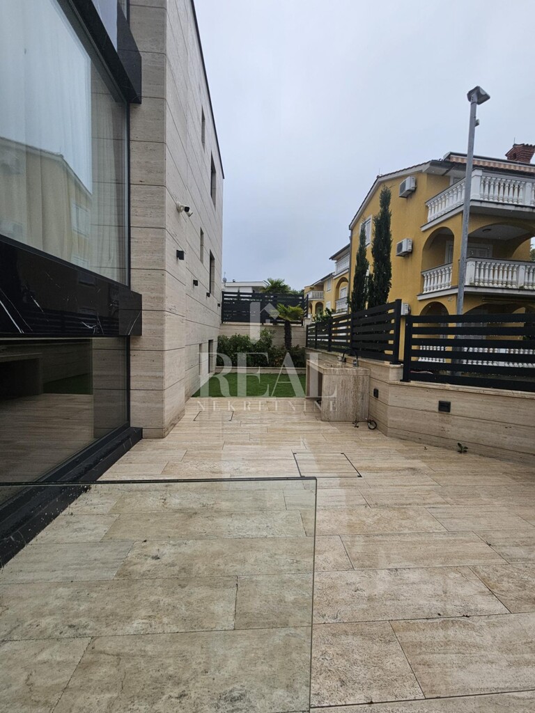 Image 6356990 - 15