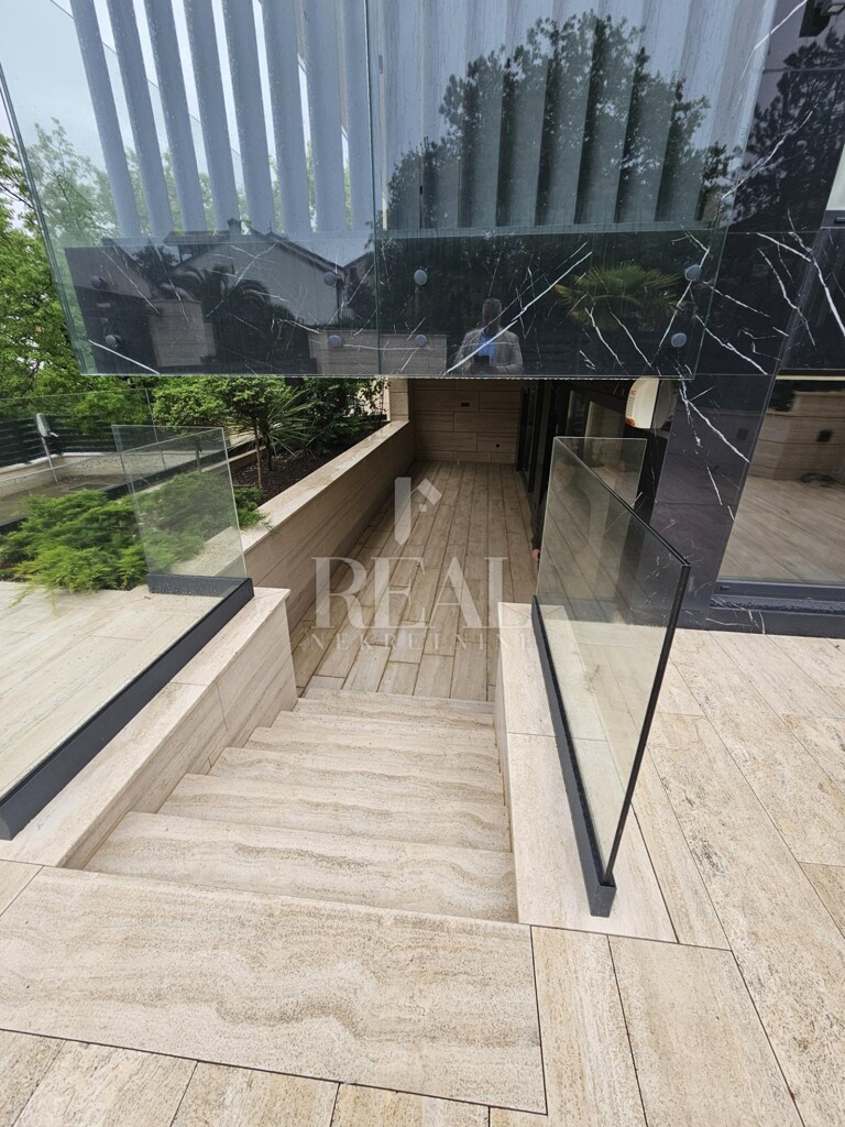 Image 6356990 - 17