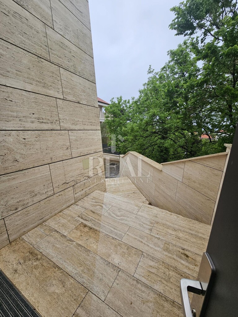 Image 6356990 - 11