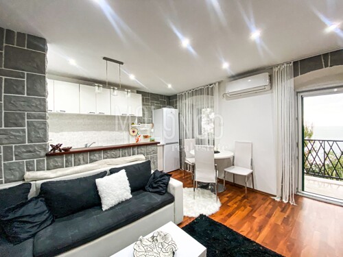 PEĆINE, prvi red do mora