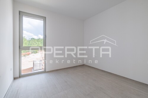 Thumbnail 6357375 - 4