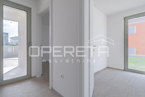 Thumbnail 6357376 - 9