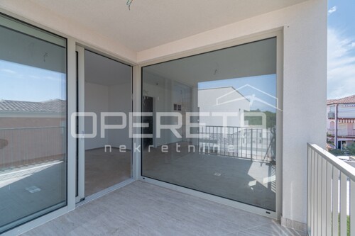 Istra, Novigrad okolica-jednosoban stan s krovnom terasom