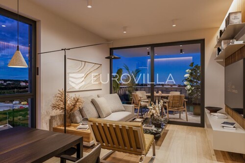 Thumbnail 6357457 - 3