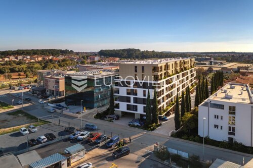 Thumbnail 6357457 - 12