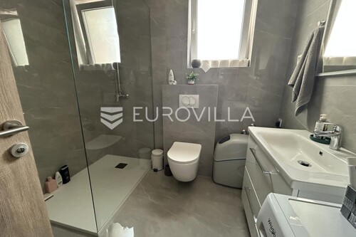 Thumbnail 6357470 - 12