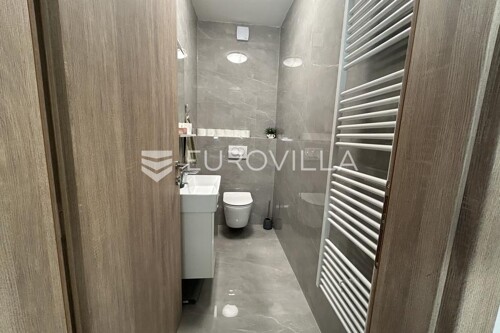 Thumbnail 6357470 - 6