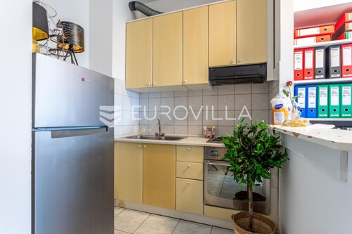 Thumbnail 6357475 - 4