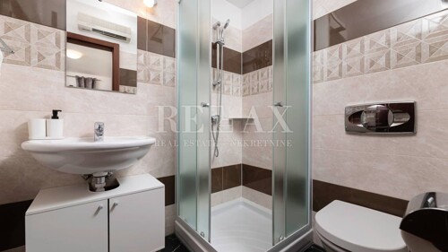 Thumbnail 6357624 - 13