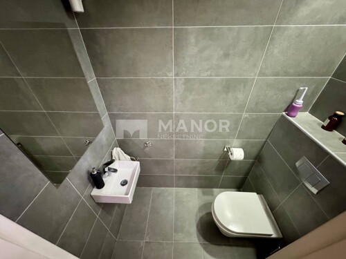 Thumbnail 6357658 - 12