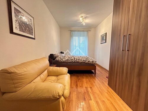 Thumbnail 6357677 - 3