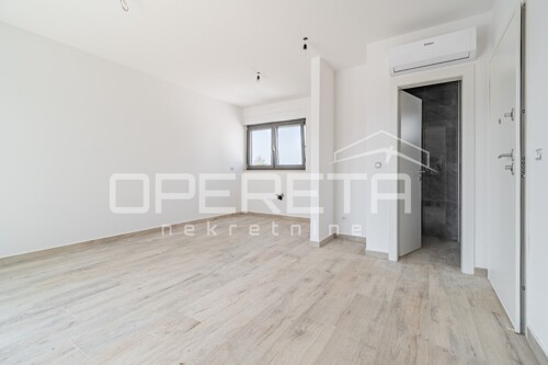 Thumbnail 6358056 - 5