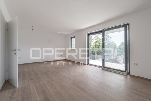 Thumbnail 6358063 - 11