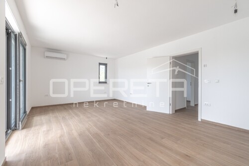 Thumbnail 6358063 - 4