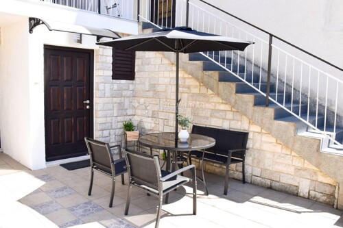 2 stana 34m2 + 60 m2, 600 m od mora