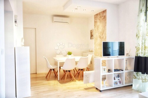 Atraktivan dvosobni stan 55 m² u Puli – odmah useljiv!