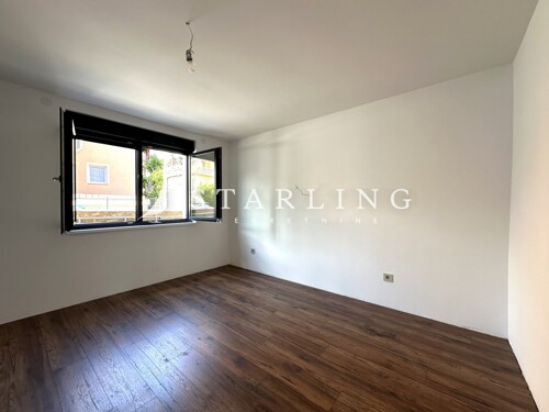 Thumbnail 6358156 - 4