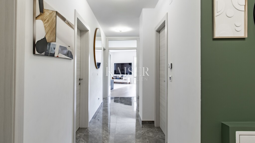 Image 6358300 - 8
