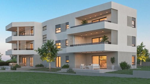 Prodaje se apartman u blizini plaže, prvi kat, Vodice