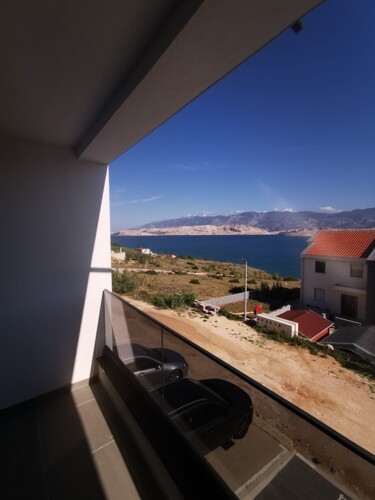 PAG MODERAN TROSOBAN APARTMAN S POGLEDOM NA MORE, PRODAJA !!!