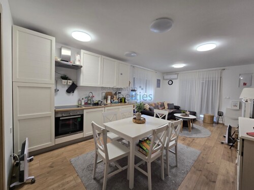 PAG PREKRASAN 3-SOBAN STAN U PRIZEMLJU ZGRADE , PRODAJA !!