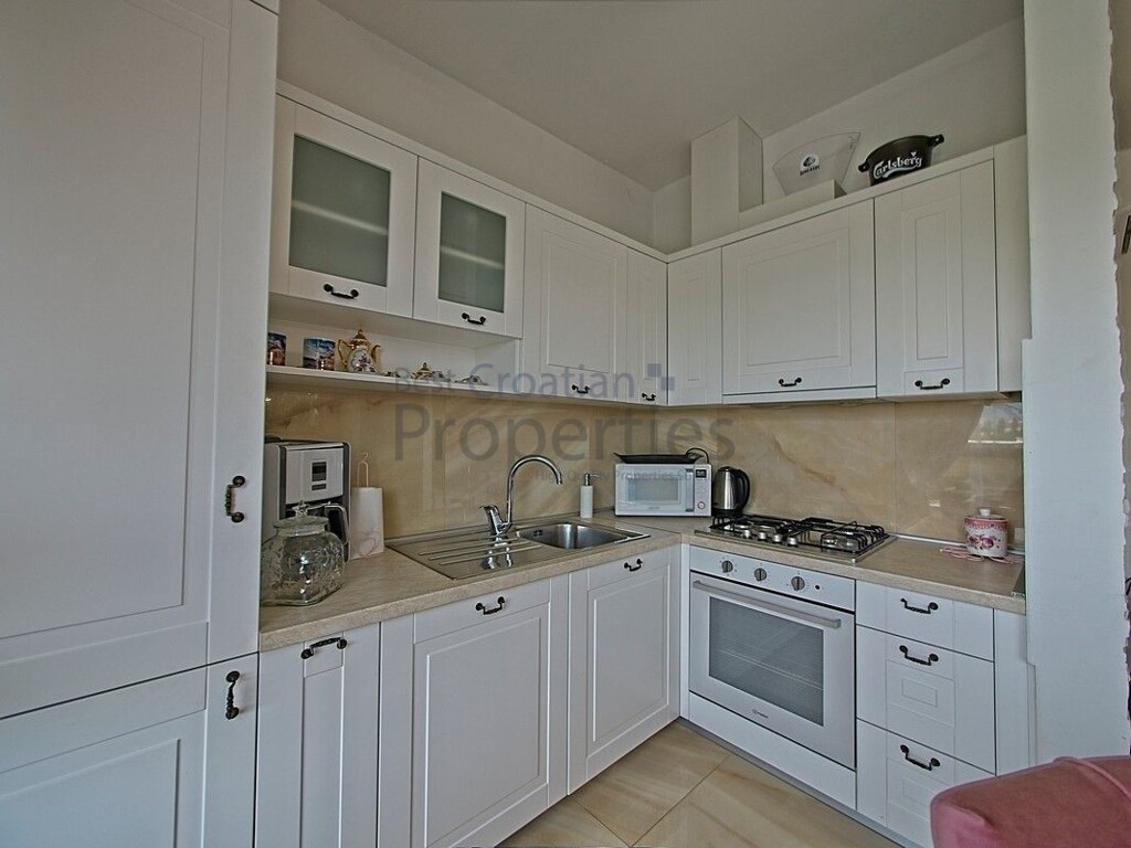 Image 6358353 - 9