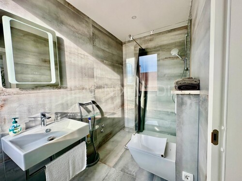 Thumbnail 6358397 - 12